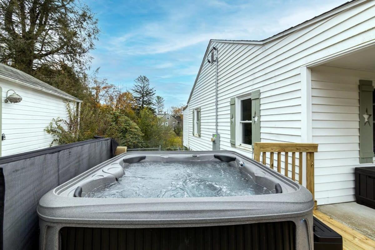 New River Gorge Cottage W Hot Tub, Fire Pit, Grill Oak Hill Kültér fotó